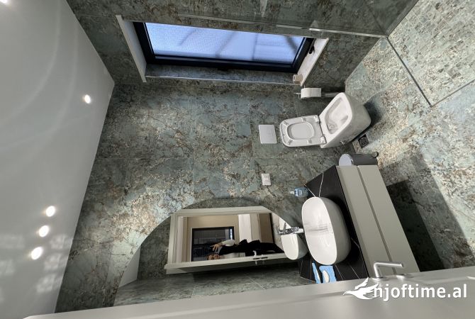 Shtepi me qera Apartament ne Tirane, 1+1, Mobilimi E mobiluar, Pagesa 1,300  Euro.