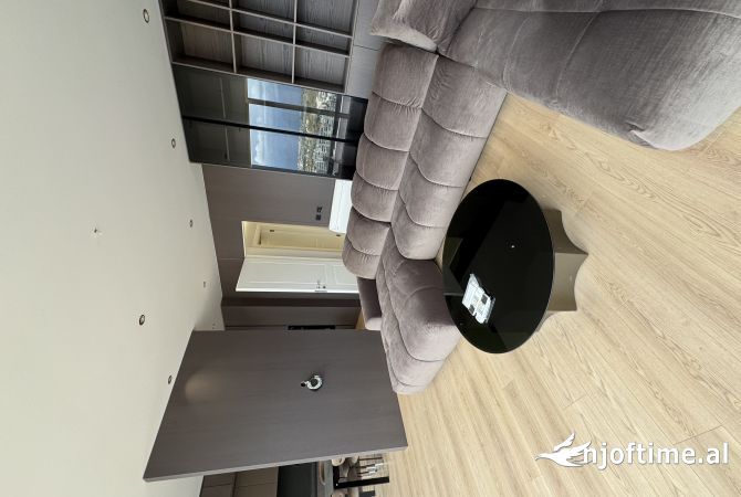 Shtepi me qera 2+1 ne Tirane - 1,700 Euro