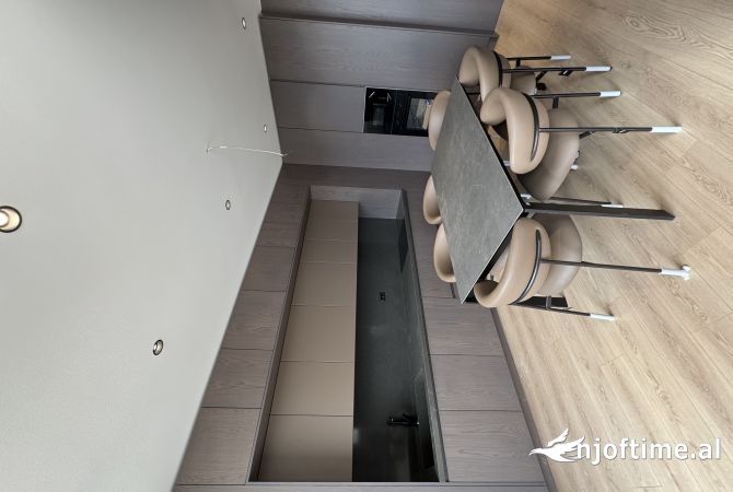 Shtepi me qera 2+1 ne Tirane - 1,700 Euro