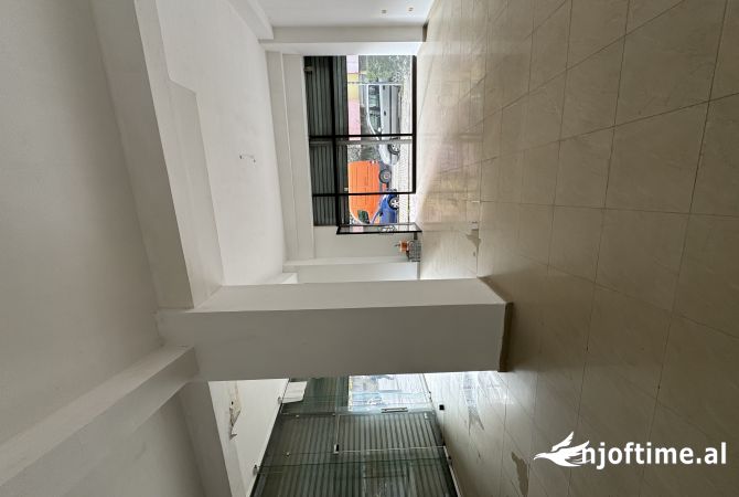 Ambient biznesi me qera 1+1 ne Tirane - 800 Euro