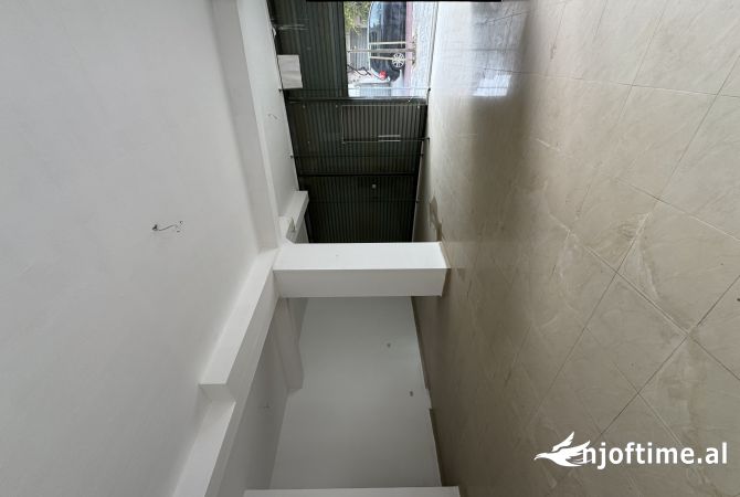 Ambient biznesi me qera 1+1 ne Tirane - 800 Euro