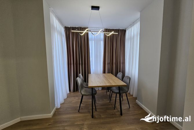 Shtepi ne shitje Apartament ne Tirane, 1+1, Mobilimi E mobiluar, Pagesa 135,000  Euro.