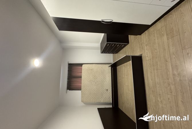 Shtepi me qera Apartament ne Tirane, 3+1, Mobilimi E mobiluar, Pagesa 600  Euro.