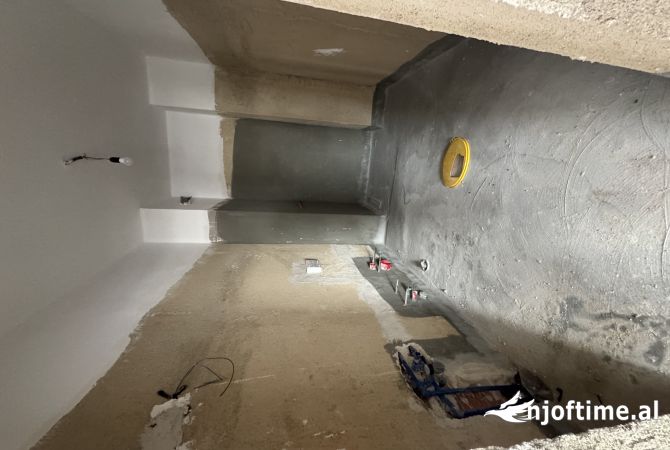 Shtepi ne shitje Apartament ne Tirane, 2+1, Mobilimi Bosh, pa mobiluar, Pagesa 184,000  Euro.