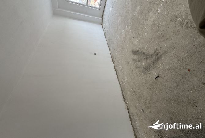 Shtepi ne shitje Apartament ne Tirane, 2+1, Mobilimi Bosh, pa mobiluar, Pagesa 184,000  Euro.