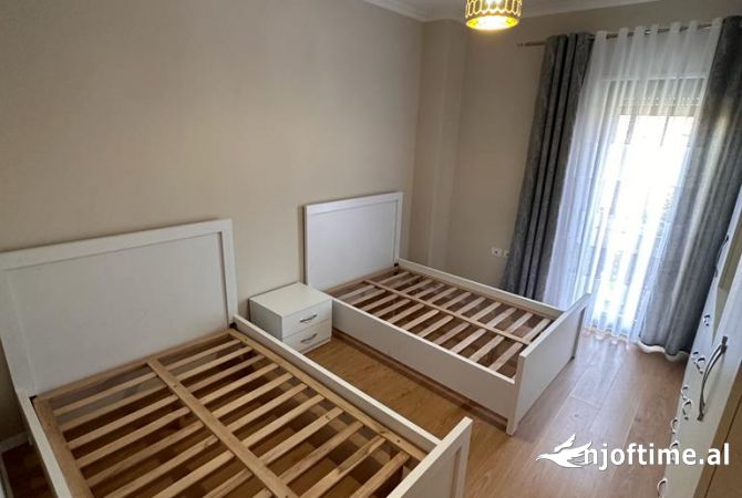 Shtepi me qera Apartament ne Tirane, 2+1, Mobilimi E mobiluar, Pagesa 500  Euro.
