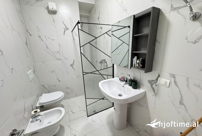 Shtepi me qera Apartament ne Tirane, 1+1, Mobilimi E mobiluar, Pagesa 550  Euro.