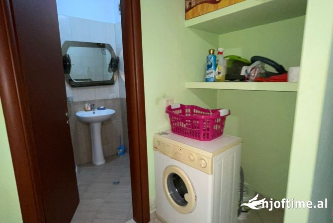 Shtepi me qera Apartament ne Tirane, 1+1, Mobilimi E mobiluar, Pagesa 300  Euro.