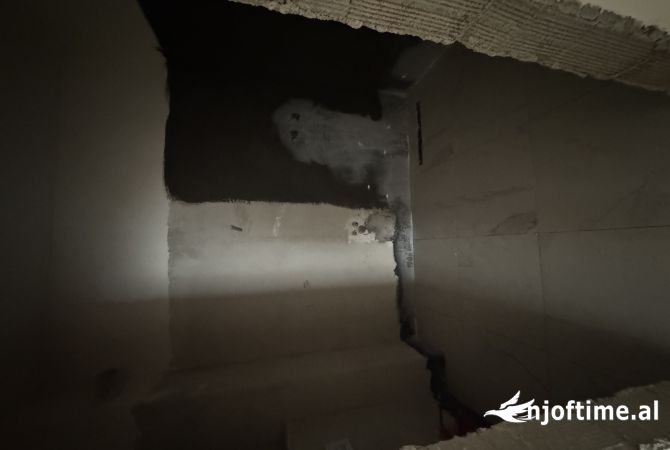 Shtepi ne shitje Apartament ne Tirane, 1+1, Mobilimi Bosh, pa mobiluar, Pagesa 138,500  Euro.