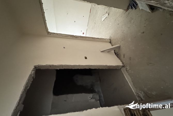 Shtepi ne shitje Apartament ne Tirane, 1+1, Mobilimi Bosh, pa mobiluar, Pagesa 138,500  Euro.