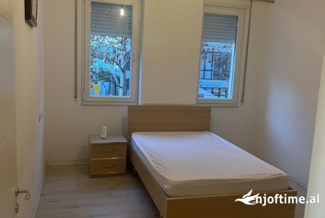 Shtepi me qera Apartament ne Tirane, 2+1, Mobilimi E mobiluar, Pagesa 400  Euro.