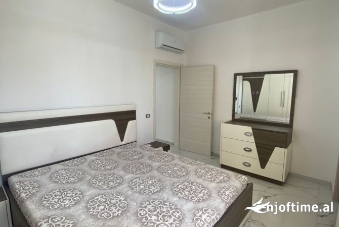 Shtepi me qera Apartament ne Tirane, 2+1, Mobilimi E mobiluar, Pagesa 500  Euro.