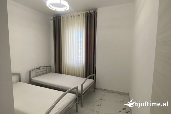 Shtepi me qera Apartament ne Tirane, 2+1, Mobilimi E mobiluar, Pagesa 500  Euro.