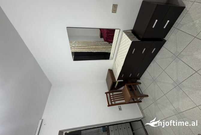 Shtepi me qera Apartament ne Tirane, 2+1, Mobilimi E mobiluar, Pagesa 400  Euro.