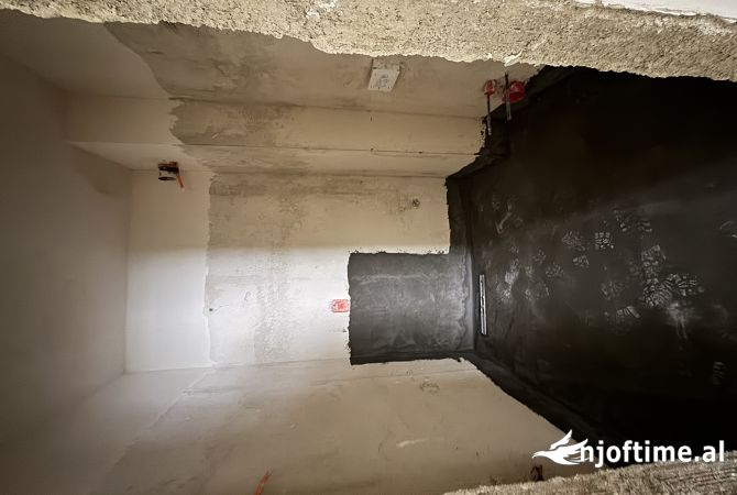 Shtepi ne shitje Apartament ne Tirane, 2+1, Mobilimi Bosh, pa mobiluar, Pagesa 130,000  Euro.