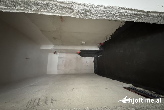 Shtepi ne shitje Apartament ne Tirane, 2+1, Mobilimi Bosh, pa mobiluar, Pagesa 130,000  Euro.