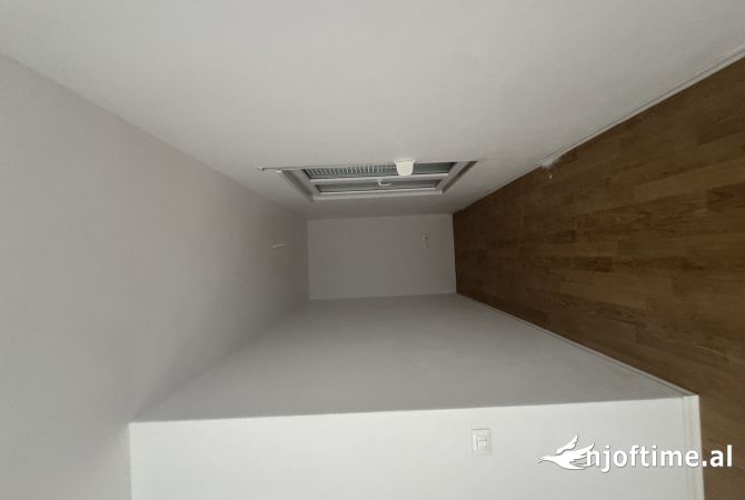 Shtepi ne shitje Apartament ne Tirane, 2+1, Mobilimi Bosh, pa mobiluar, Pagesa 130,000  Euro.