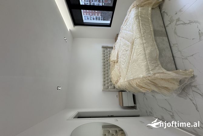 Shtepi me qera Apartament ne Tirane, 2+1, Mobilimi E mobiluar, Pagesa 800  Euro.