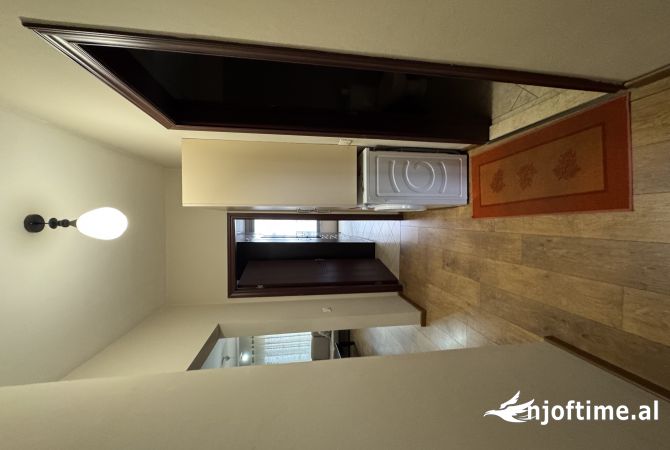 Shtepi me qera Apartament ne Tirane, 2+1, Mobilimi E mobiluar, Pagesa 450  Euro.