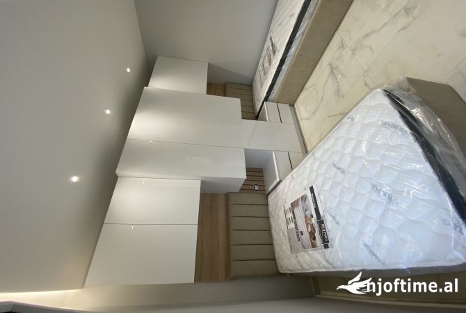 Shtepi me qera Apartament ne Tirane, 2+1, Mobilimi E mobiluar, Pagesa 700  Euro.