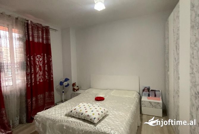 Shtepi ne shitje Apartament ne Tirane, 1+1, Mobilimi E mobiluar, Pagesa 100,000  Euro.