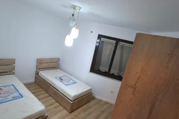 Shtepi me qera Apartament ne Tirane, 1+1, Mobilimi E mobiluar, Pagesa 500  Euro.