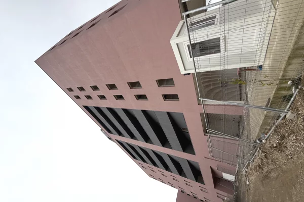 Shtepi ne shitje Apartament ne Tirane, 2+1, Mobilimi Bosh, pa mobiluar, Pagesa 88,300  Euro.