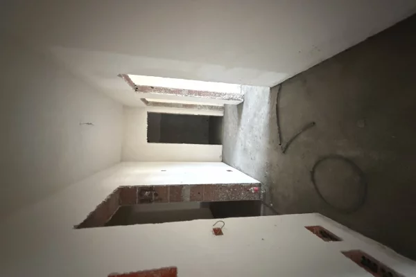 Shtepi ne shitje Apartament ne Tirane, 2+1, Mobilimi Bosh, pa mobiluar, Pagesa 88,300  Euro.