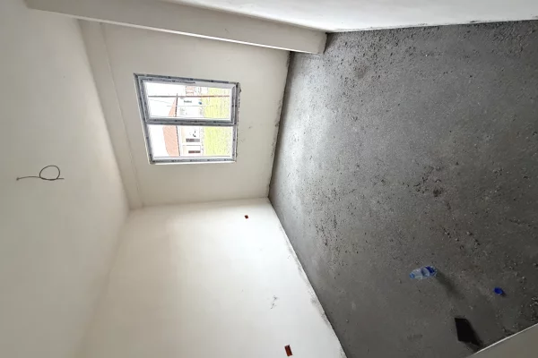 Shtepi ne shitje Apartament ne Tirane, 2+1, Mobilimi Bosh, pa mobiluar, Pagesa 88,300  Euro.