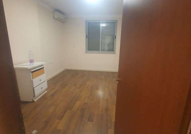 Shtepi ne shitje Apartament ne Tirane, 2+1, Mobilimi Bosh, pa mobiluar, Pagesa 113,000  Euro.