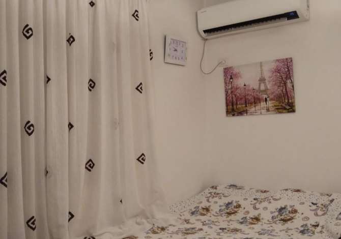 Shtepi ne shitje Shtepi Private ne Tirane, Garsoniere, Mobilimi E mobiluar, Pagesa 45,000  Euro.