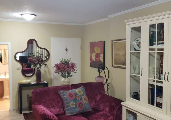 Shtepi ne shitje Apartament ne Tirane, 3+1, Mobilimi E mobiluar, Pagesa 220,000  Euro.
