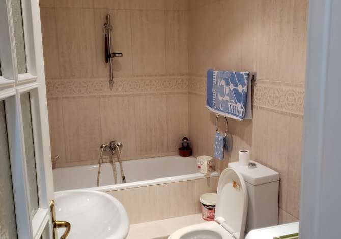 Shtepi ne shitje Apartament ne Tirane, 3+1, Mobilimi E mobiluar, Pagesa 220,000  Euro.