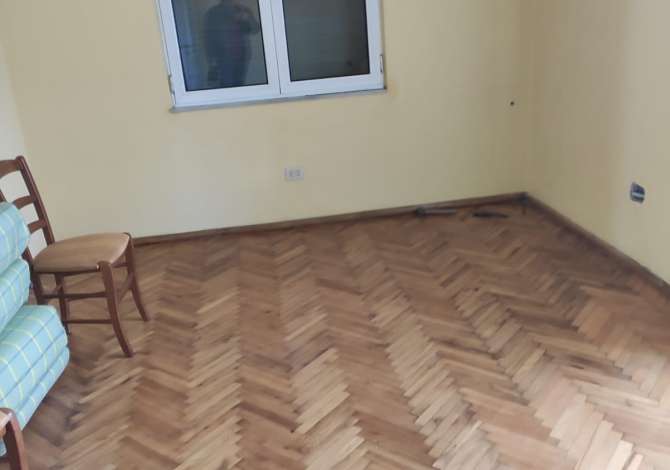 Shtepi ne shitje Apartament ne Tirane, 2+1, Mobilimi Pjeserisht e mobiluar, Pagesa 105,000  Euro.