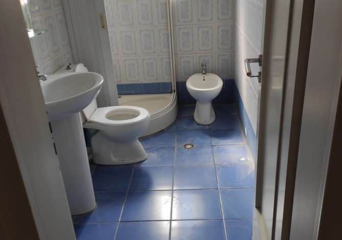 Shtepi ne shitje Apartament ne Tirane, 2+1, Mobilimi Pjeserisht e mobiluar, Pagesa 105,000  Euro.