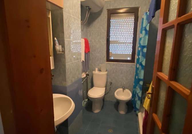 Shtepi ne shitje Apartament ne Tirane, 2+1, Mobilimi E mobiluar, Pagesa 83,000  Euro.