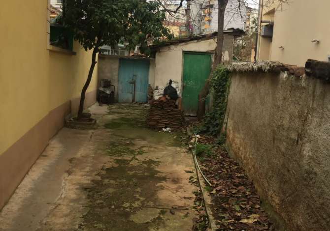 Truall ose Toke  ne Tirane - 380,000 Euro