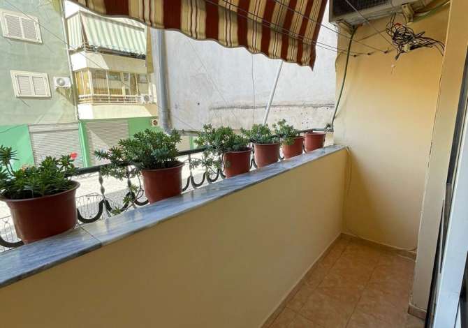 Shtepi me qera Apartament ne Tirane, 2+1, Mobilimi E mobiluar, Pagesa 500  Euro.