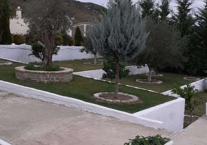 Shitet shtepi + truall me cmim okazion ne Peze Helmes , ne koder 