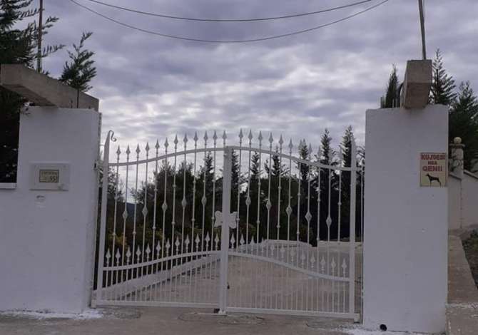 Shitet shtepi + truall me cmim okazion ne Peze Helmes , ne koder 