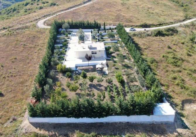 Shitet shtepi + truall me cmim okazion ne Peze Helmes , ne koder 