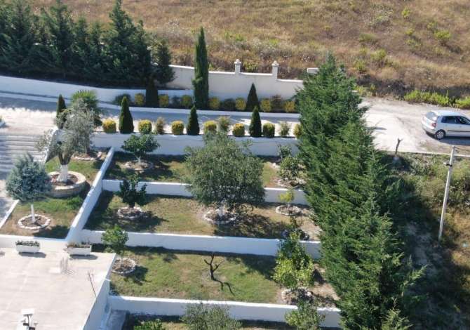 Shitet shtepi + truall me cmim okazion ne Peze Helmes , ne koder 