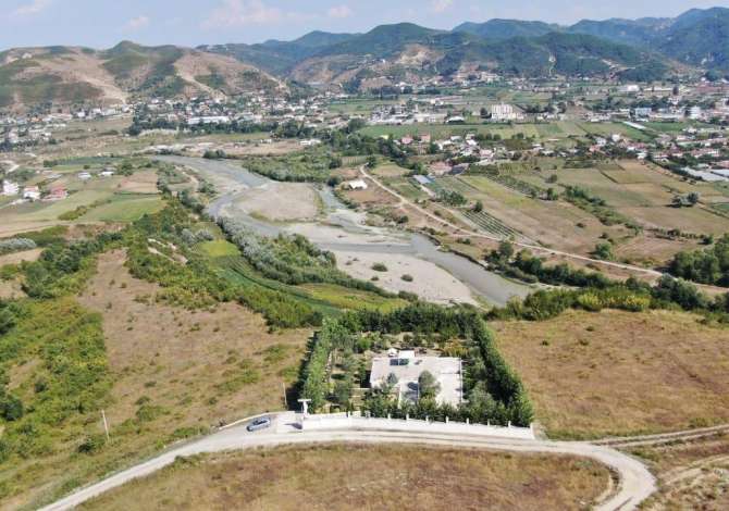 Truall ose Toke ne Tirane - 200,000 Euro