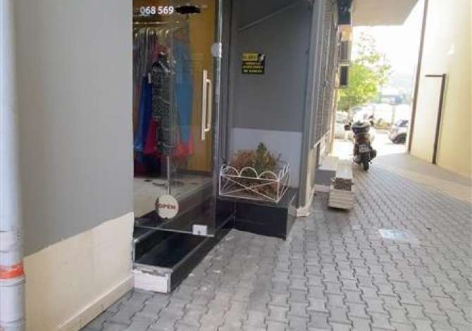 Shitet dyqan ne rrugen e Kosovareve, prane Dyqanit te Alketes