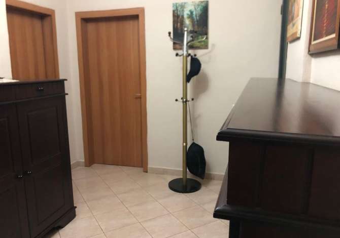 Shtepi ne shitje Apartament ne Tirane, 1+1, Mobilimi E mobiluar, Pagesa 90,000  Euro.