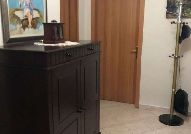 Shtepi ne shitje Apartament ne Tirane, 1+1, Mobilimi E mobiluar, Pagesa 90,000  Euro.