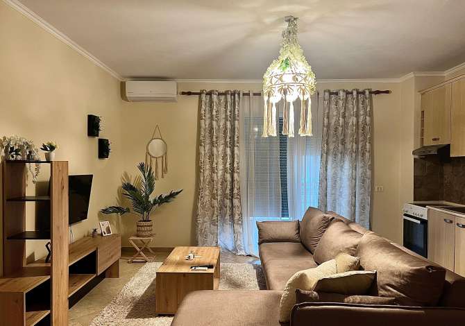 Shtepi me qera Apartament ne Tirane, 2+1, Mobilimi E mobiluar, Pagesa 600  Euro.