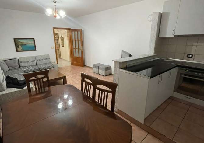 Shtepi me qera Shtepi Private ne Tirane, 2+1, Mobilimi E mobiluar, Pagesa 50,000  Leke.