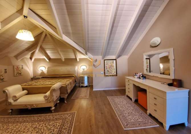 Shtepi ne shitje Vila Luksoze ne Tirane, 5+1, Mobilimi Pjeserisht e mobiluar, Pagesa 1,100,000  Euro.