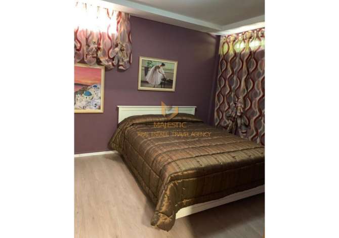 Shtepi ne shitje Vila Luksoze ne Tirane, 5+1, Mobilimi Pjeserisht e mobiluar, Pagesa 1,100,000  Euro.